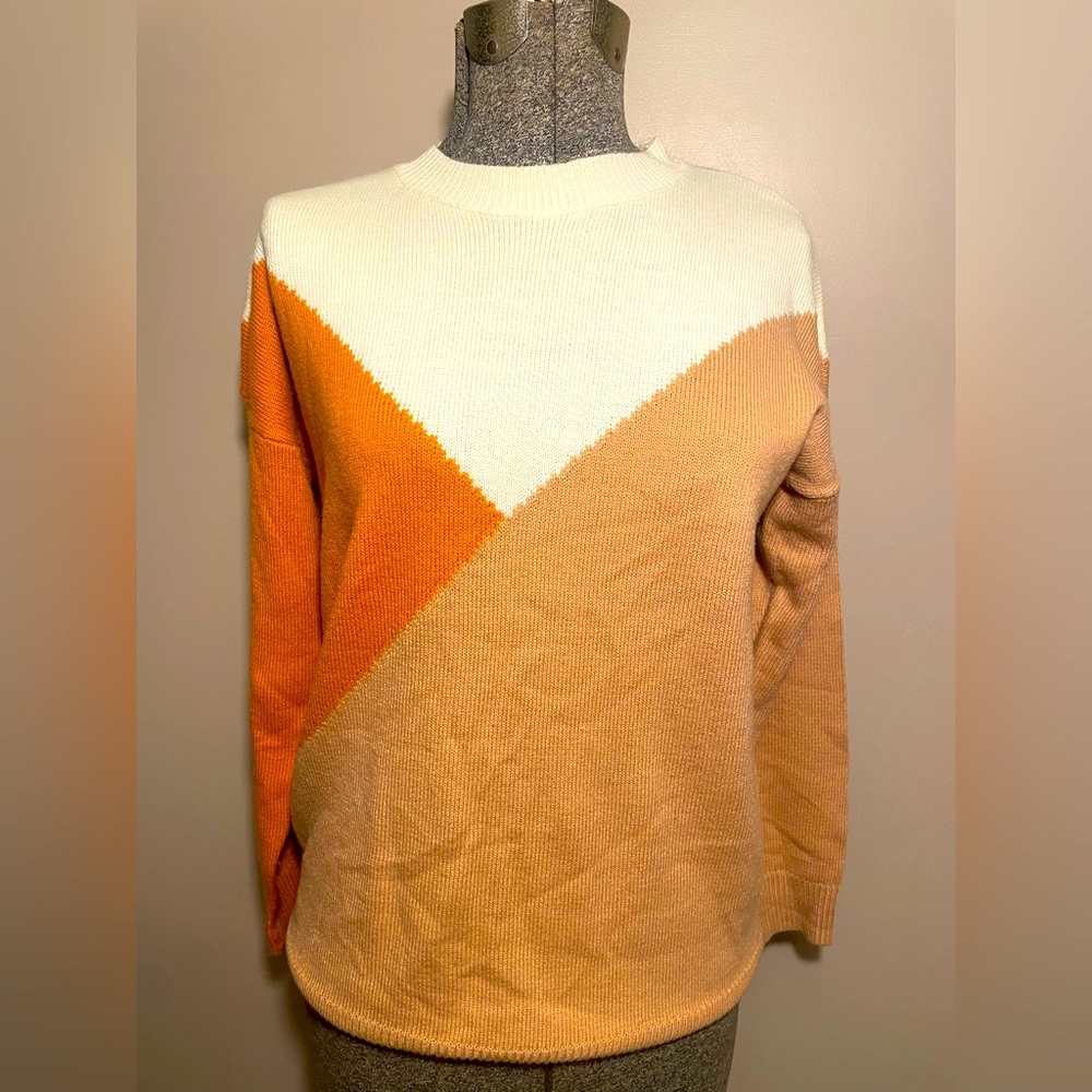 Small Geo Sweater in EUC